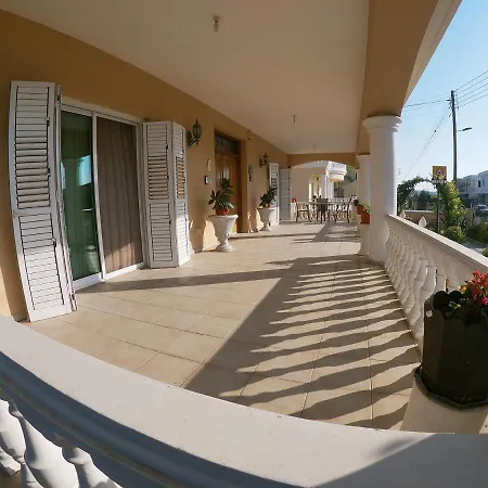 Stylish Spacious 3 Bd *