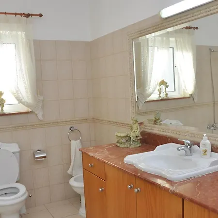 Вилла Stylish Spacious 3 Bd