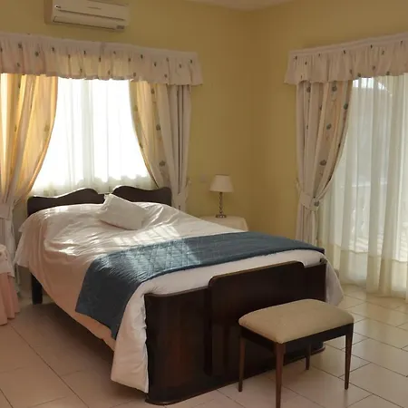 Stylish Spacious 3 Bd Villa