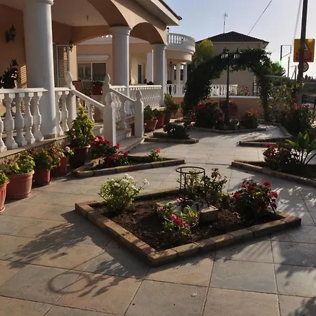 Вилла Stylish Spacious 3 Bd *