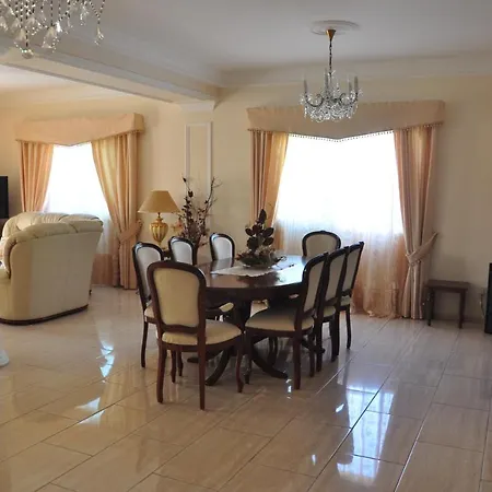 Stylish Spacious 3 Bd Вилла *