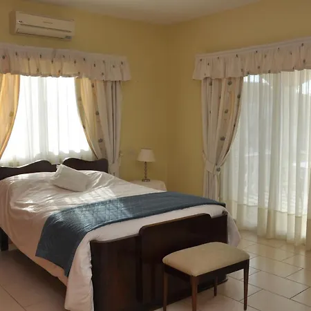 Stylish Spacious 3 Bd Alethriko
