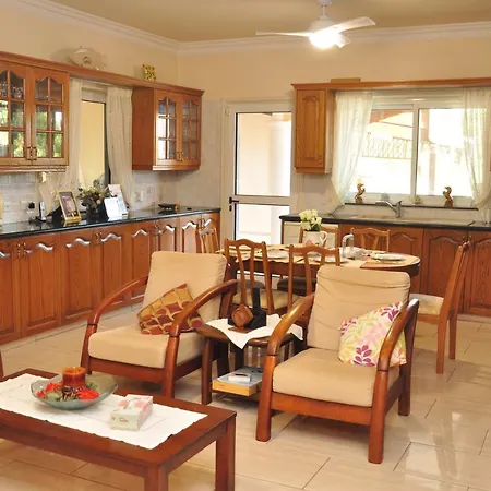 Вилла Stylish Spacious 3 Bd Alethriko