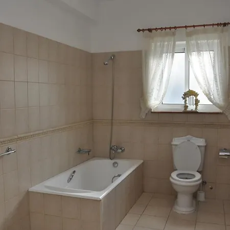 Stylish Spacious 3 Bd Alethriko